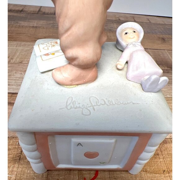 Vintage Luigi Ricciardi Porcelain Music Box Figurine Child & Doll - Picture 5 of 13